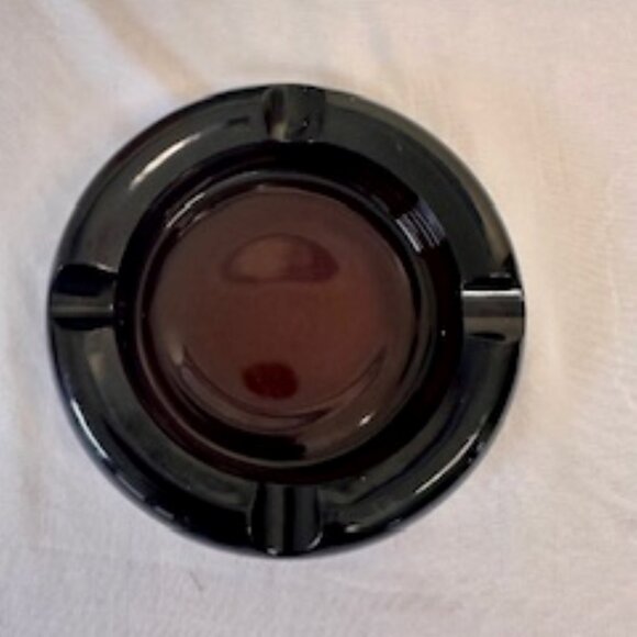 Vintage Amber Glass Ashtray – Mid-Century Modern Smoky Round Design - Picture 3 of 3